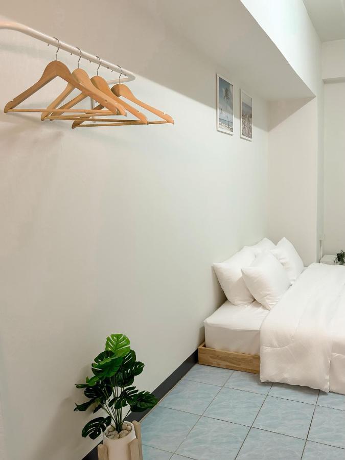Montana Hotel & Hostel Phuket Karon Exterior photo