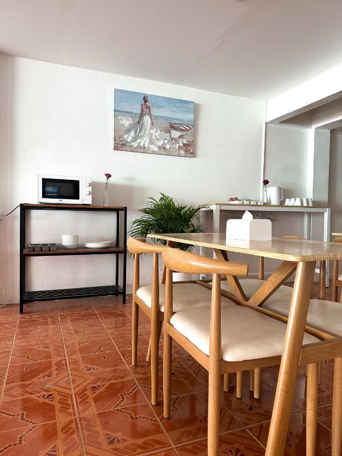 Montana Hotel & Hostel Phuket Karon Exterior photo
