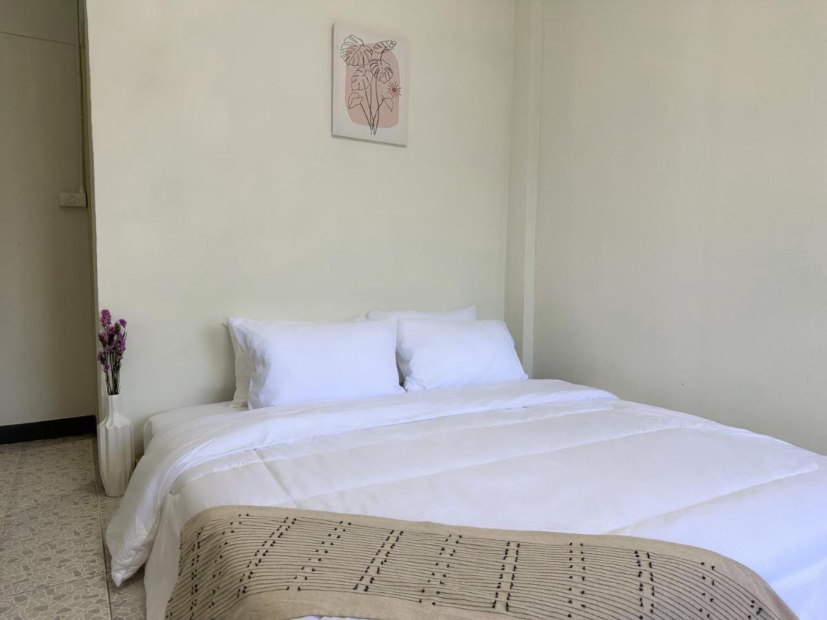 Montana Hotel & Hostel Phuket Karon Exterior photo