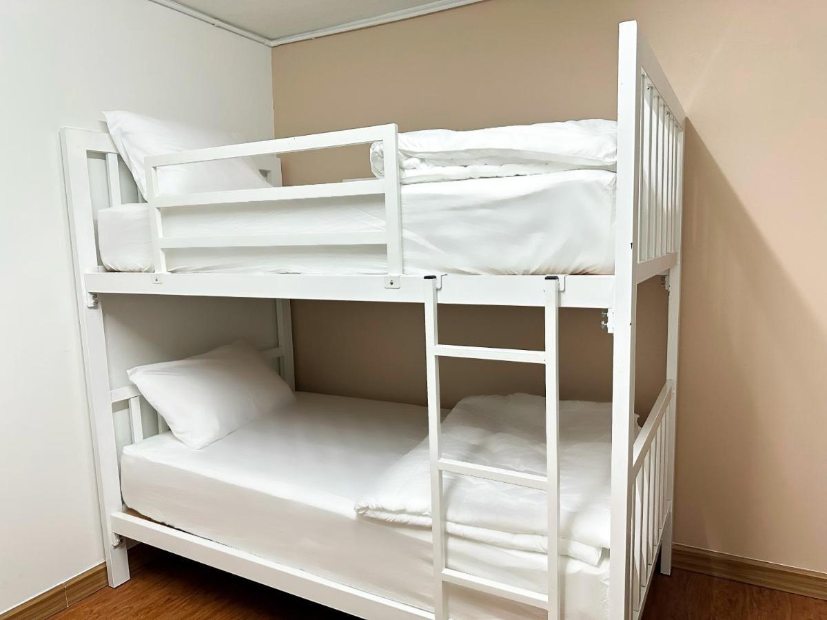 Montana Hotel & Hostel Phuket Karon Room photo