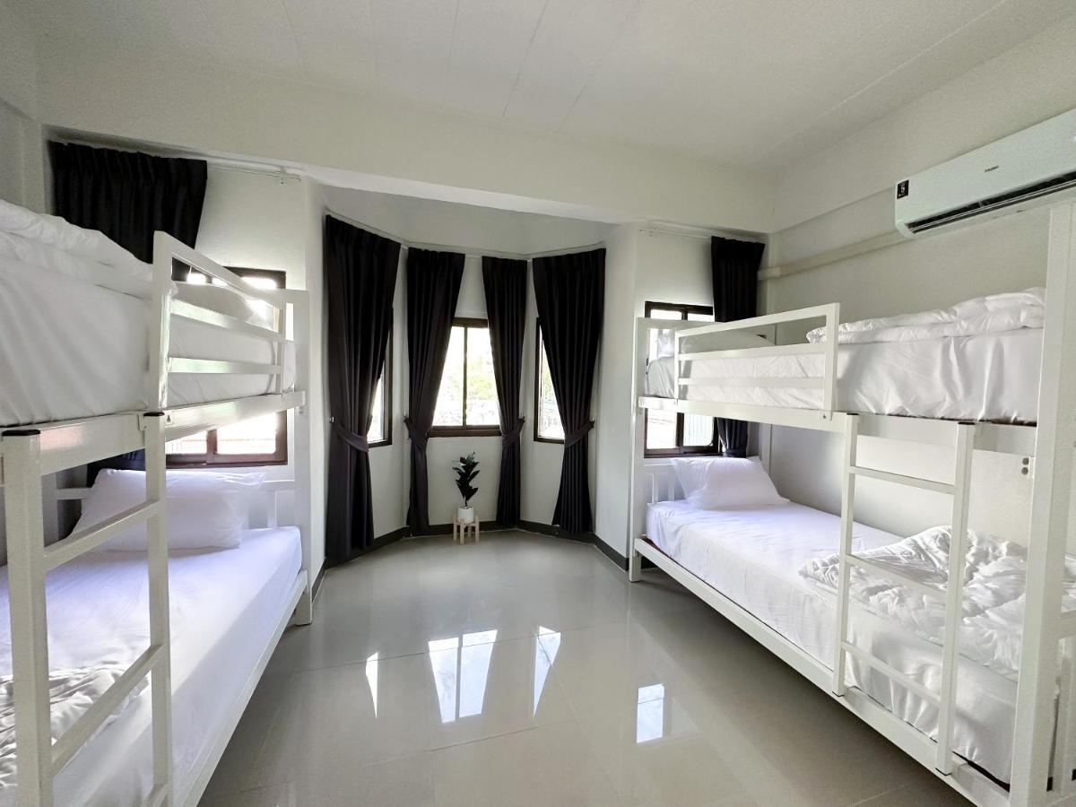 Montana Hotel & Hostel Phuket Karon Room photo