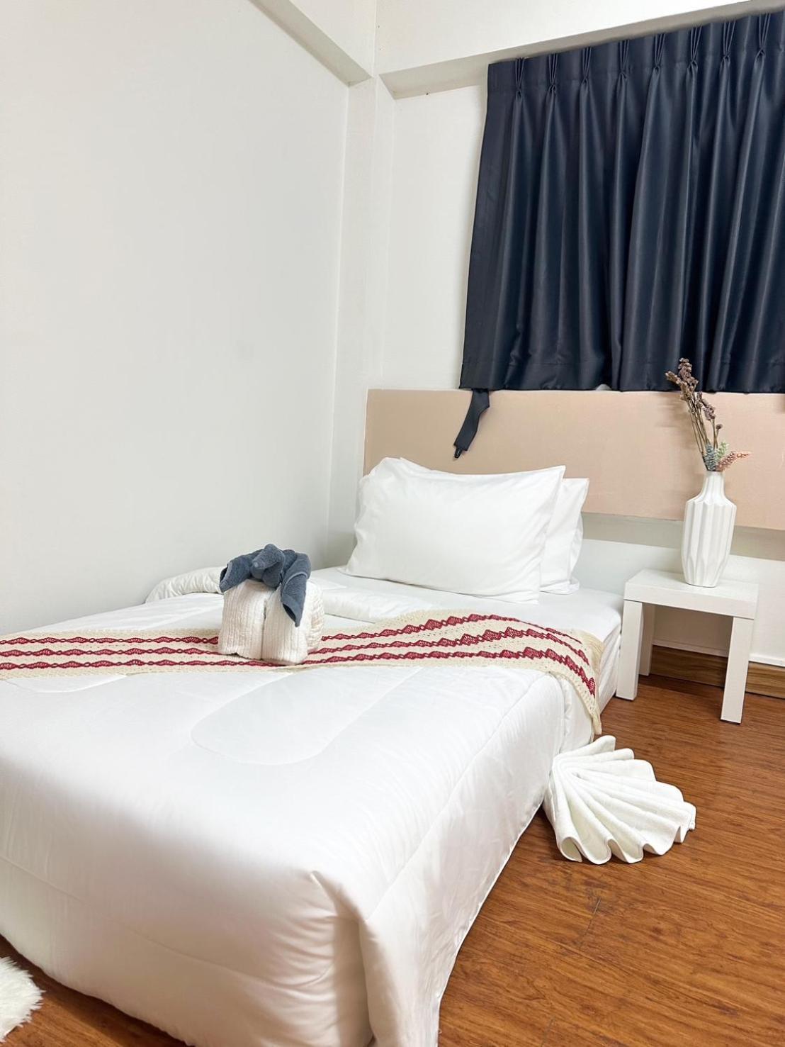 Montana Hotel & Hostel Phuket Karon Exterior photo