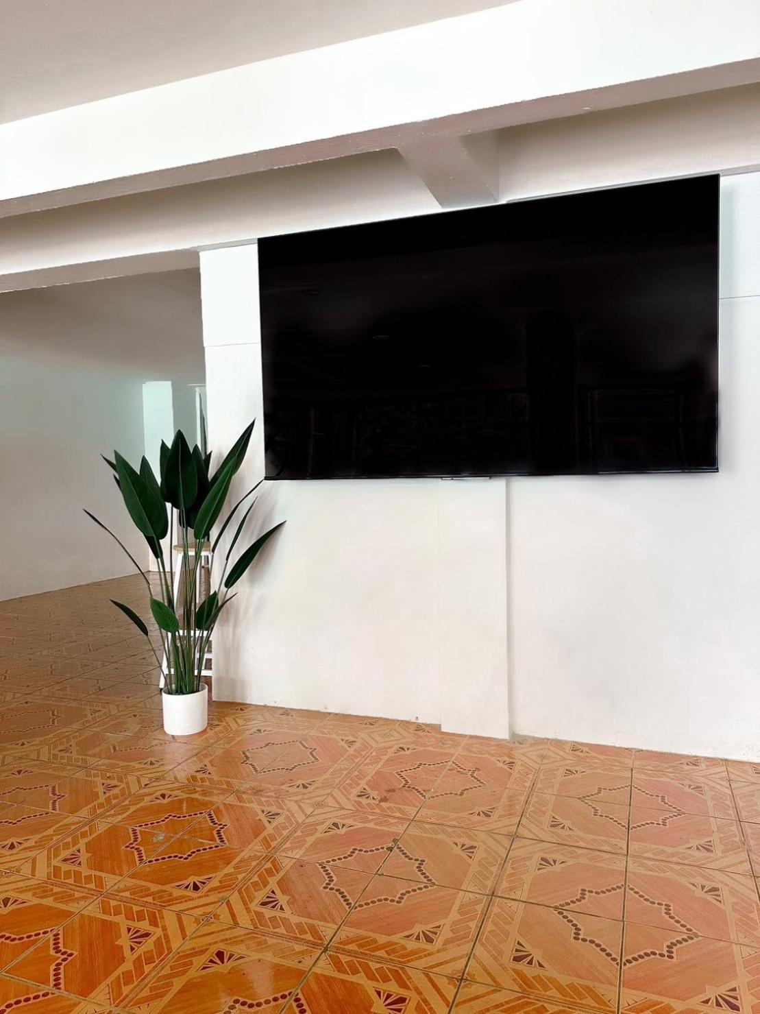 Montana Hotel & Hostel Phuket Karon Exterior photo