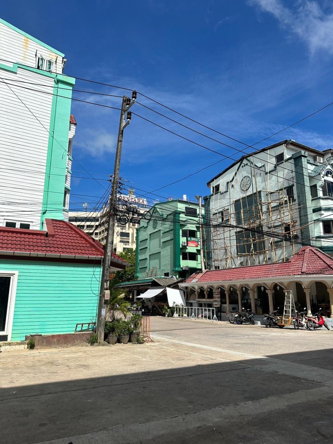 Montana Hotel & Hostel Phuket Karon Exterior photo